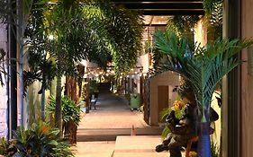 Hotel & Suites Country